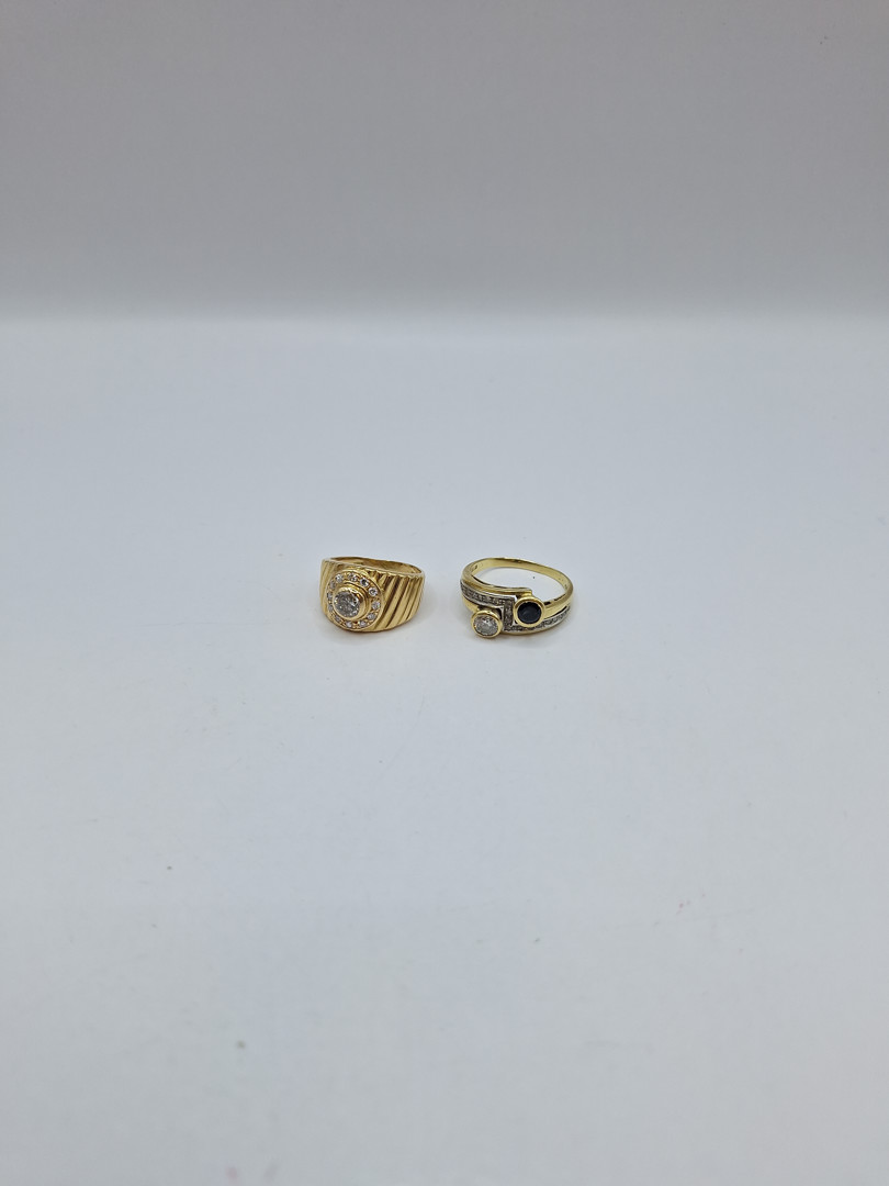 Due anelli oro pietre diamanti