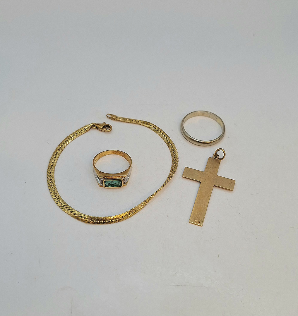 Vari oggetti oro pietra diamantini