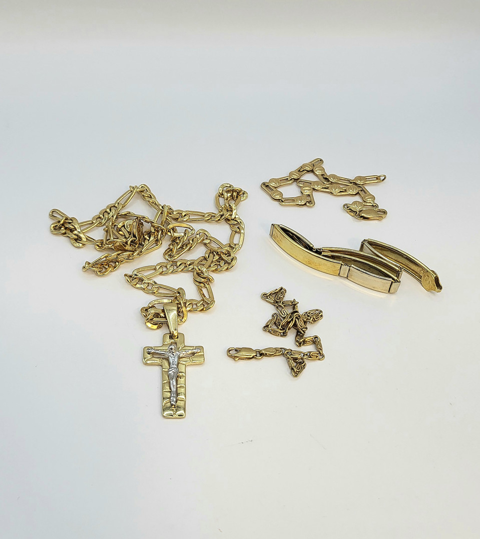 Tre bracciali e collana croce oro
