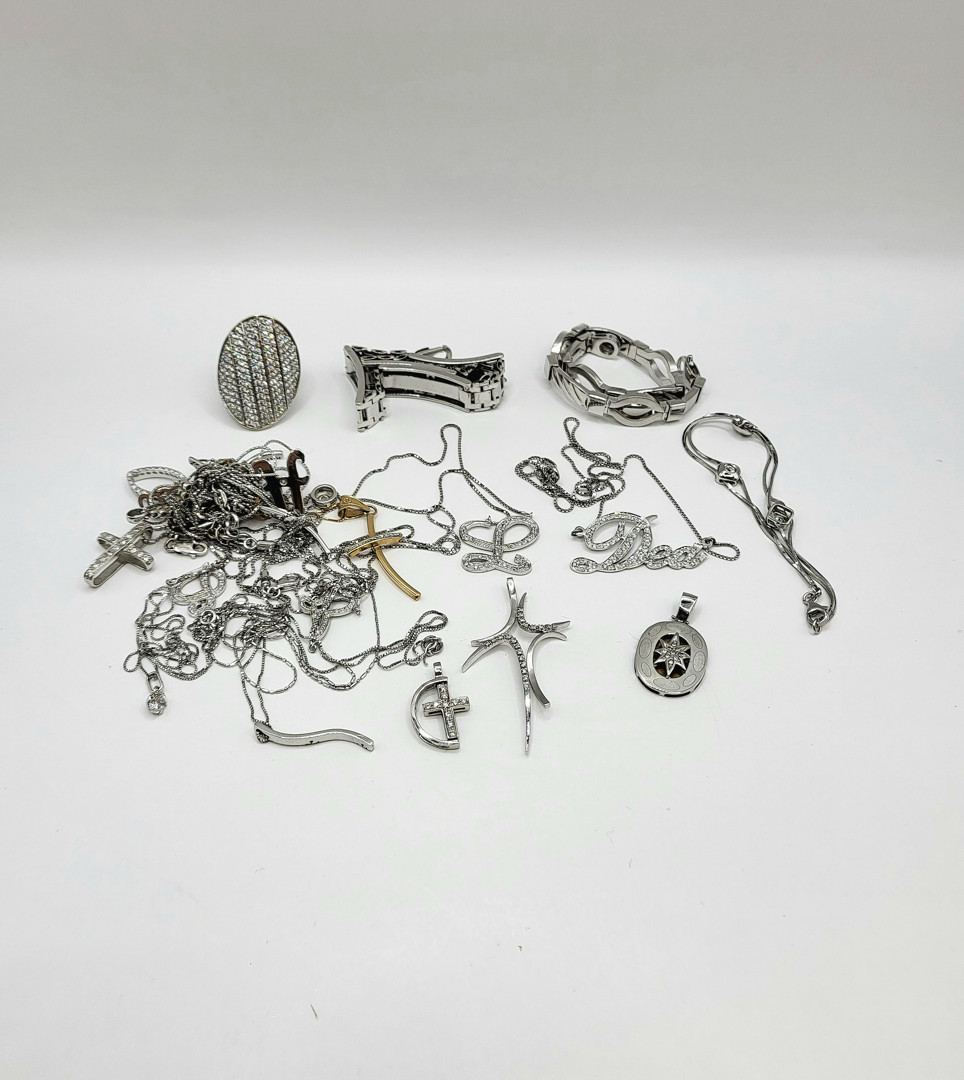 Vari oggetti oro pietre diamantini