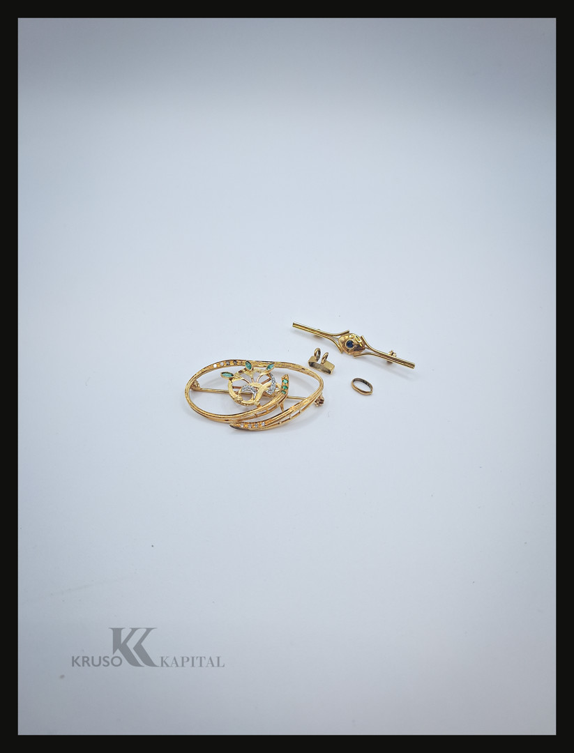 Due spille e due pezzi oro pietre diamantini