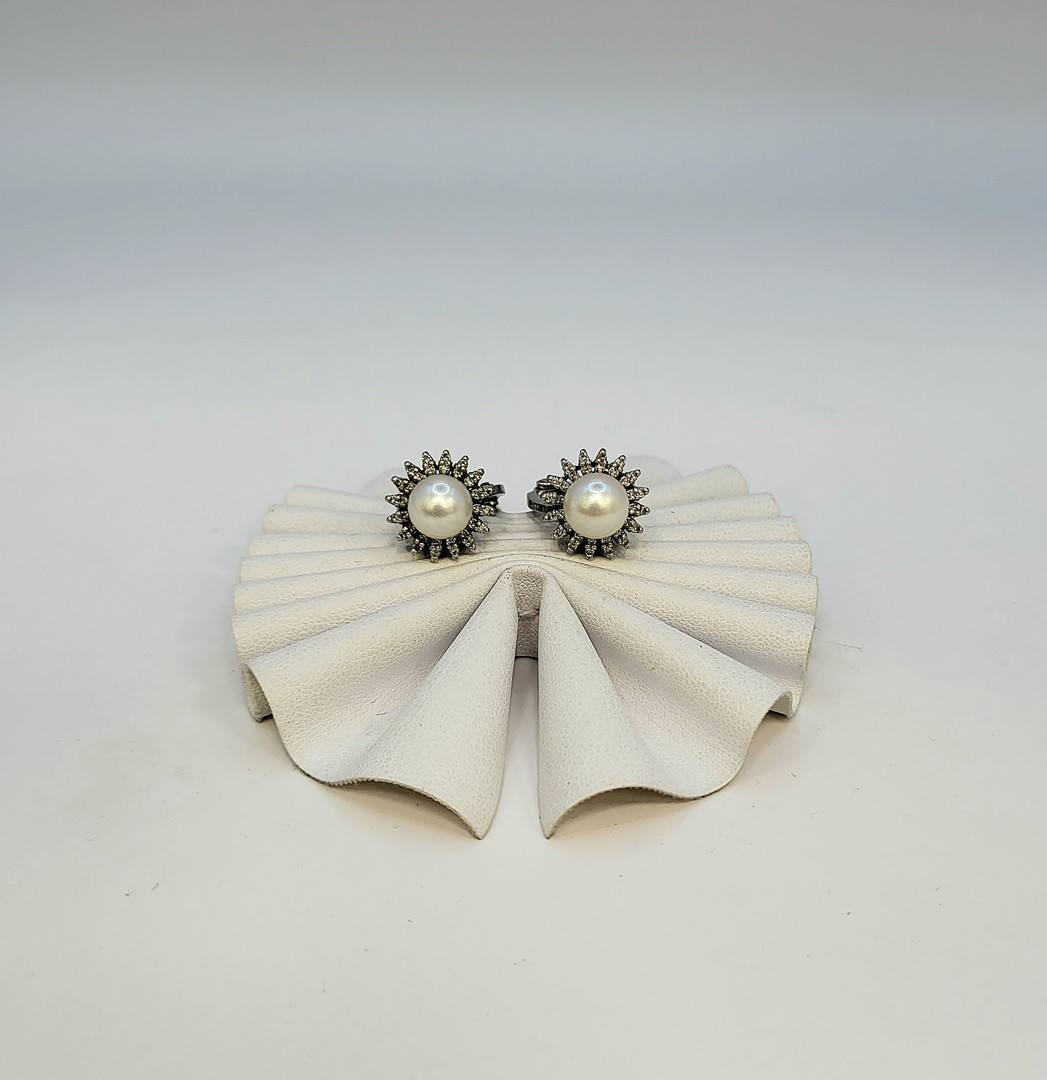 Paio orecchini oro diamantini perle