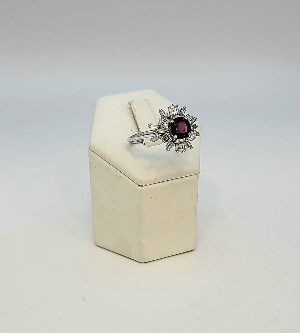 Anello oro pietra diamanti