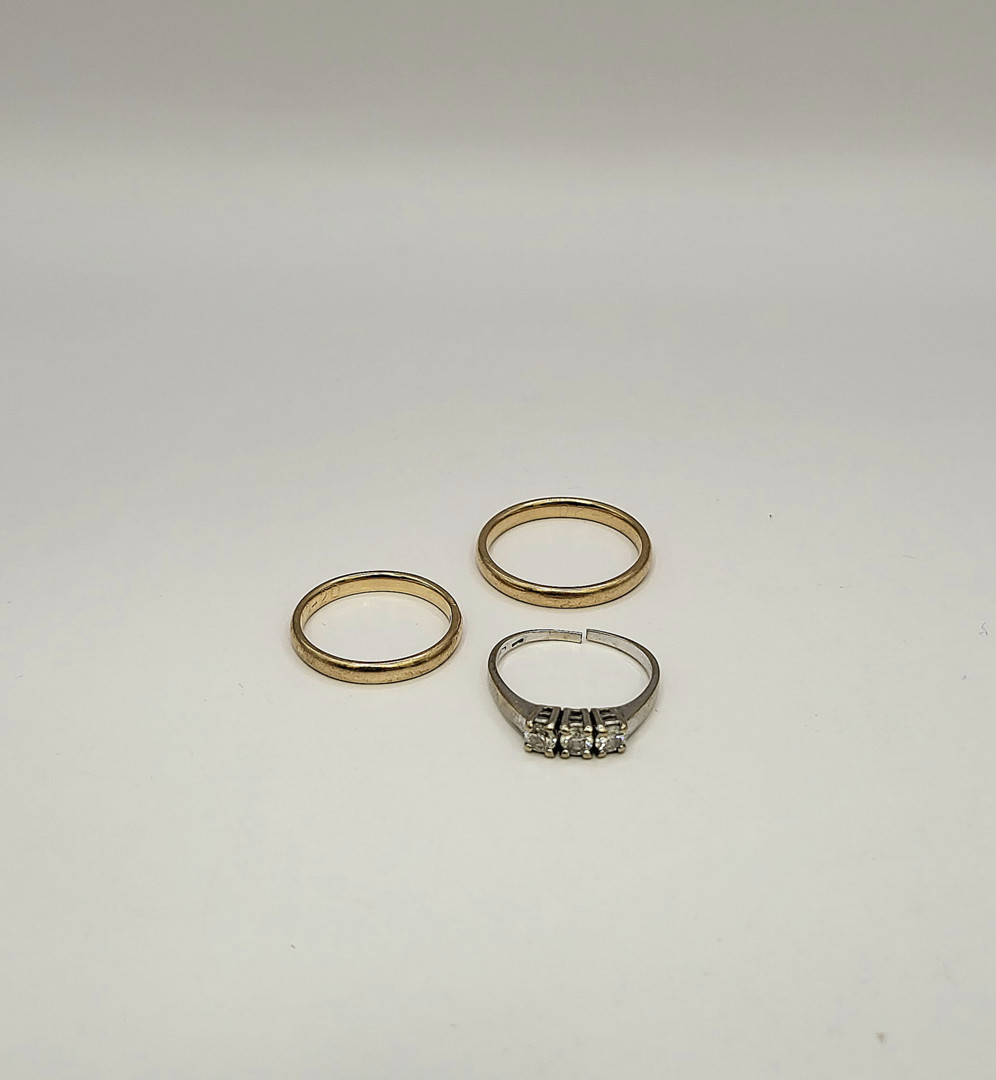 Tre anelli oro diamanti