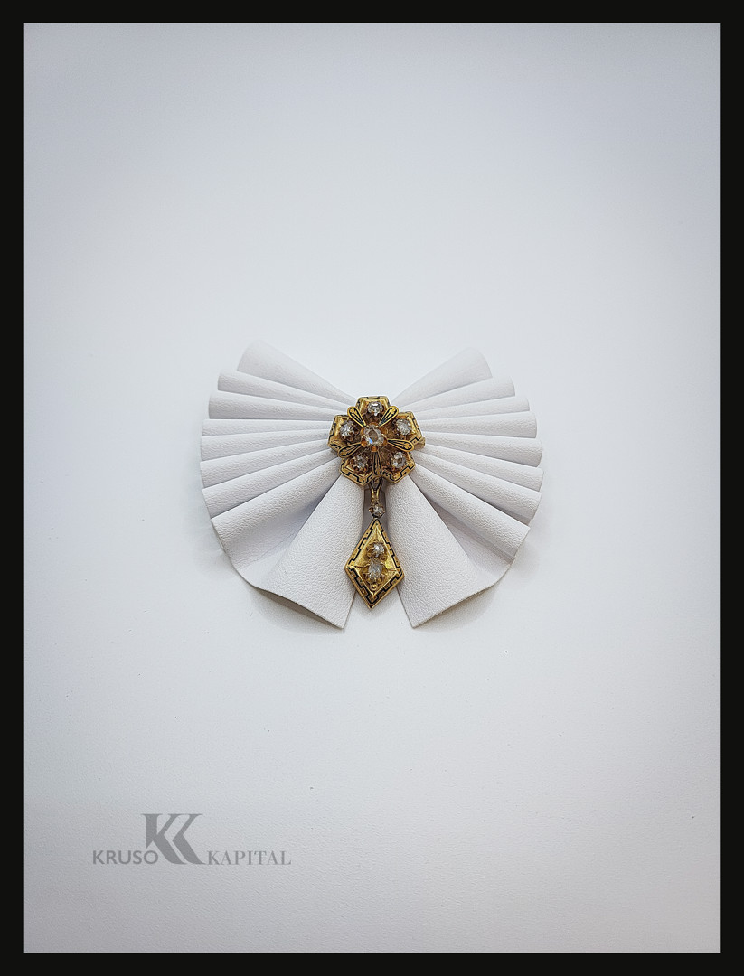 Spilla oro diamanti smalto