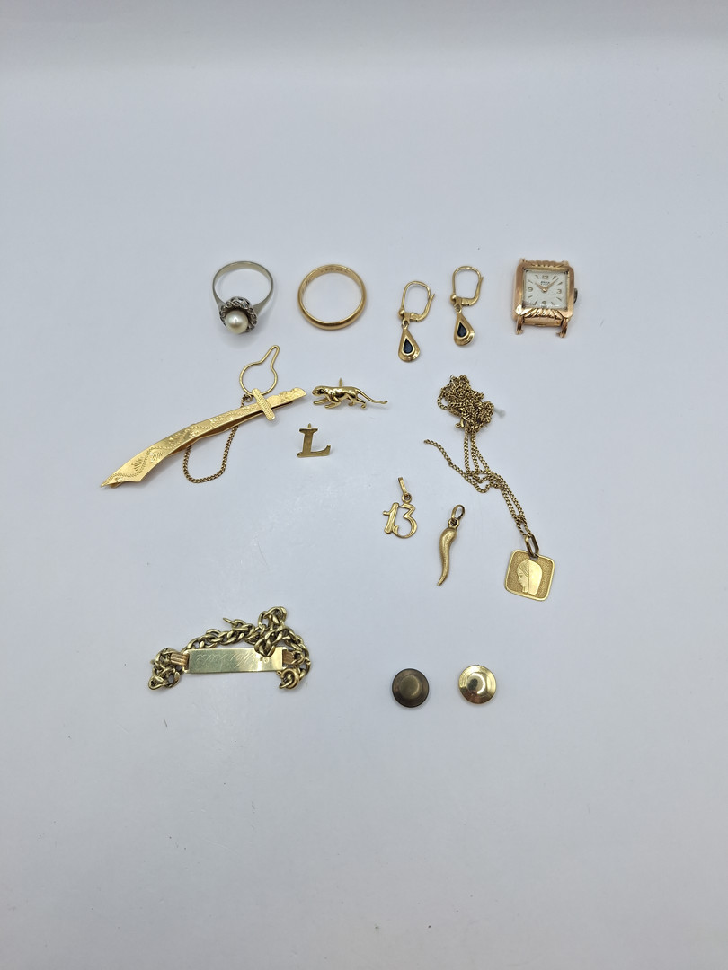 Vari oggetti in oro pietre diamantini perla 