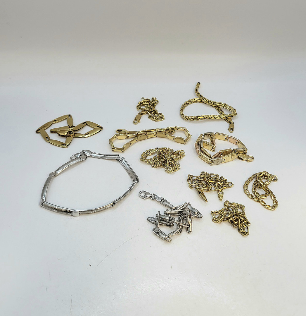 Undici bracciali oro