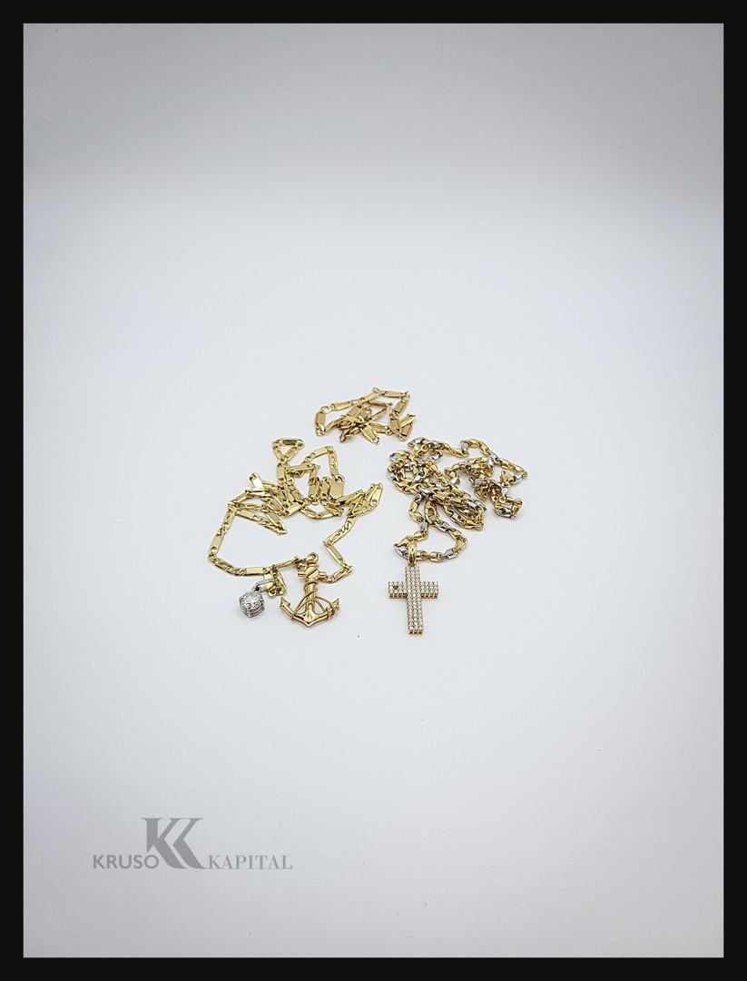 Vari oggetti in oro oro diamante pietre