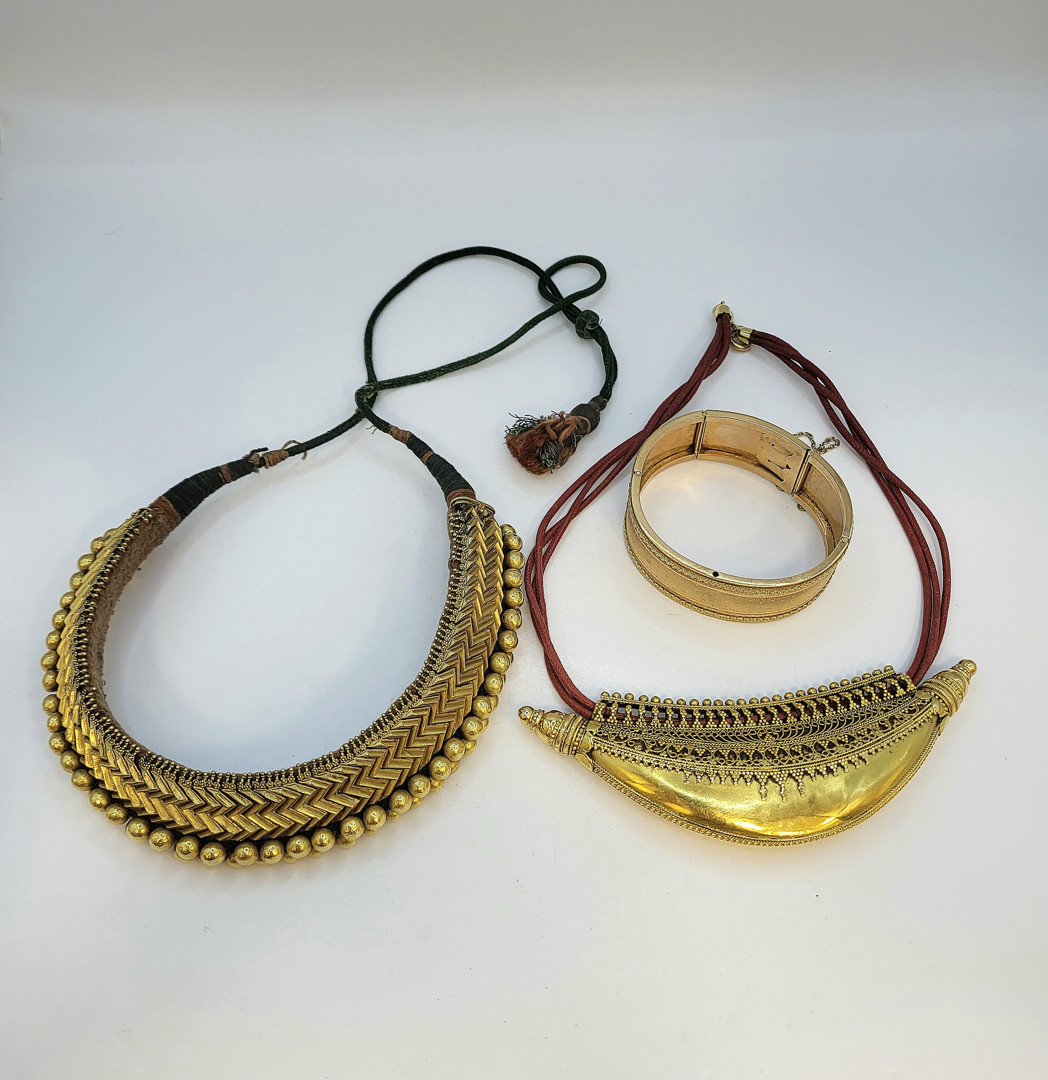 Due collane e bracciale oro 