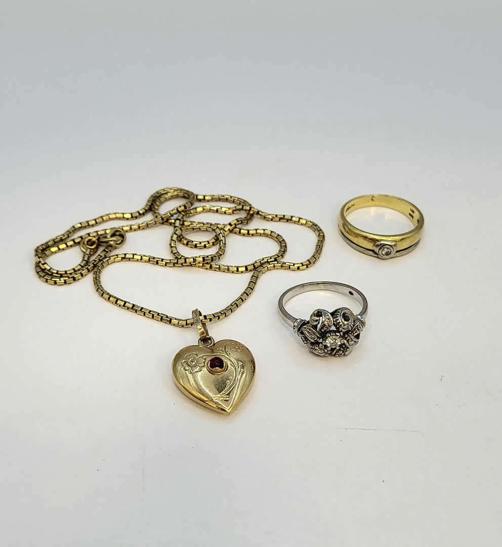 Vari oggetti oro pietra diamantini
