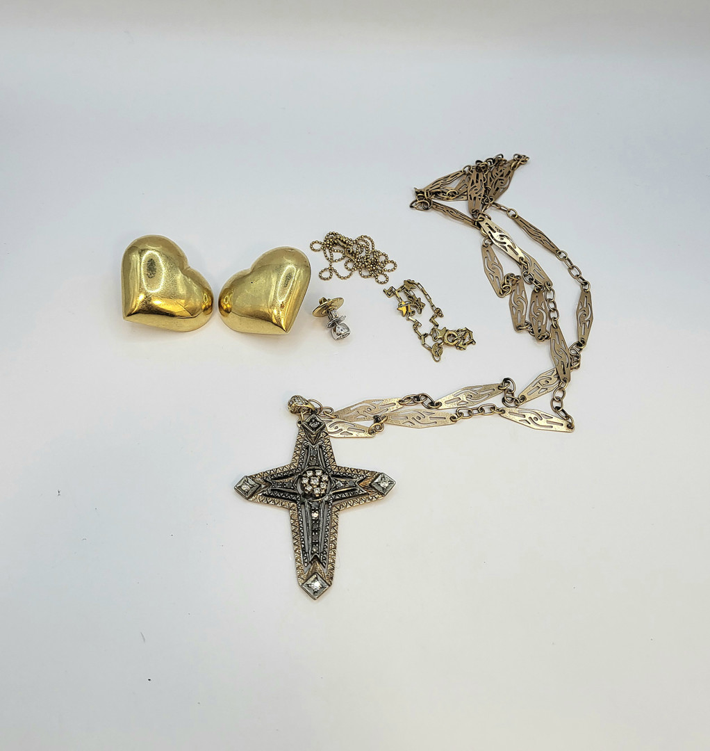 Oggetti in oro diamante e argento