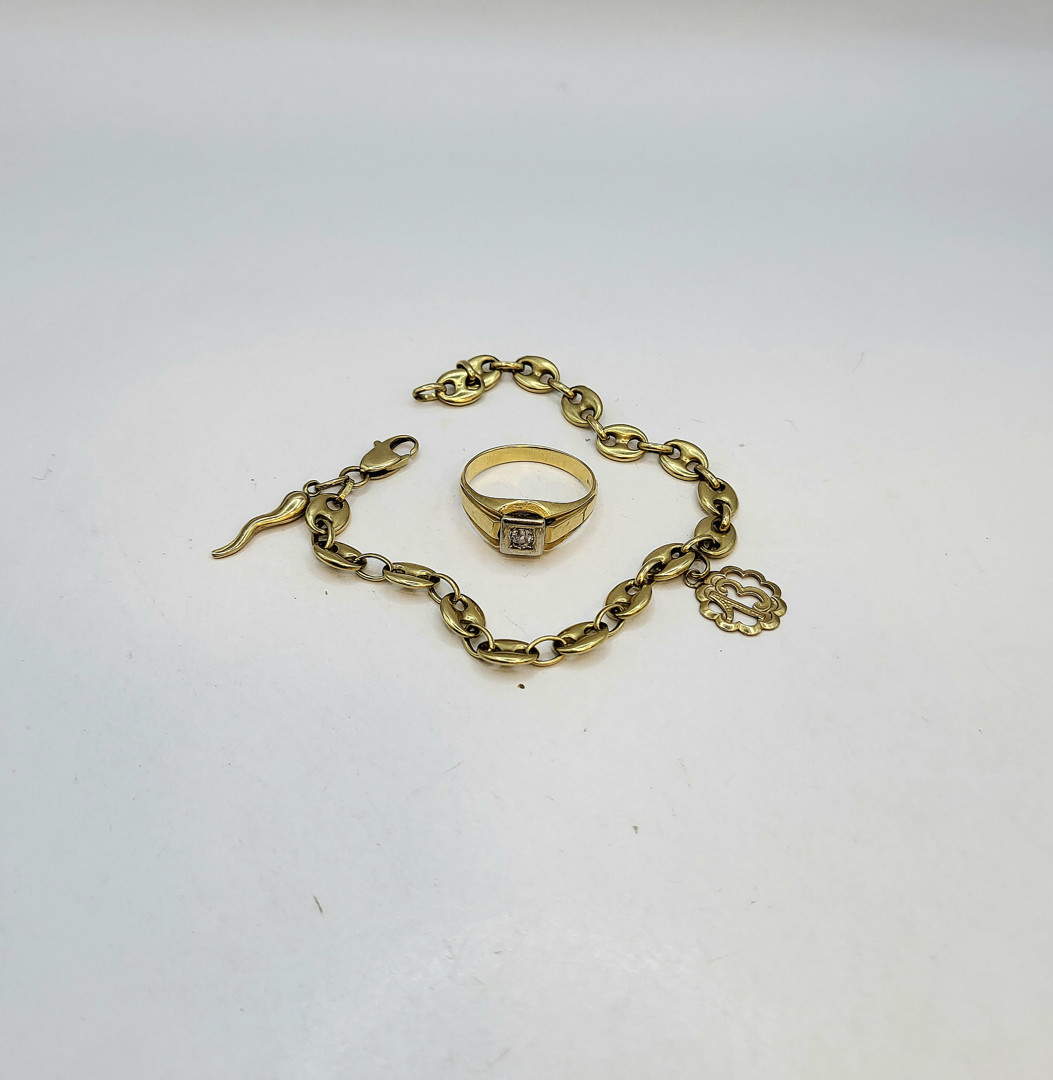 Vari oggetti oro diamantino