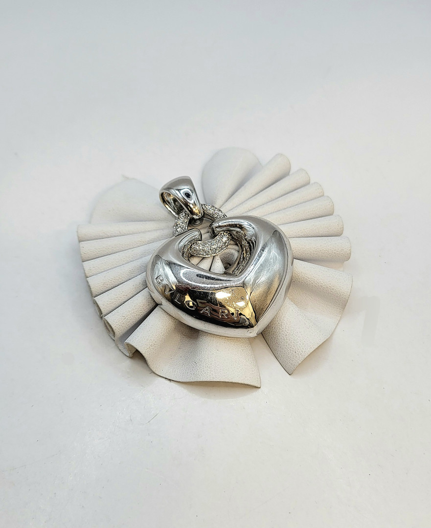 Ciondolo a firma Bulgari oro diamantini