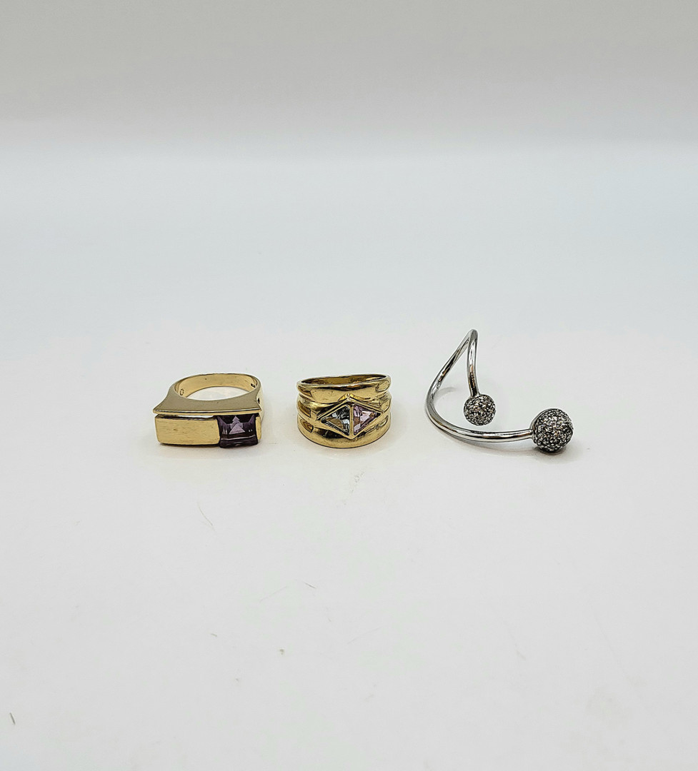 Tre anelli oro pietre