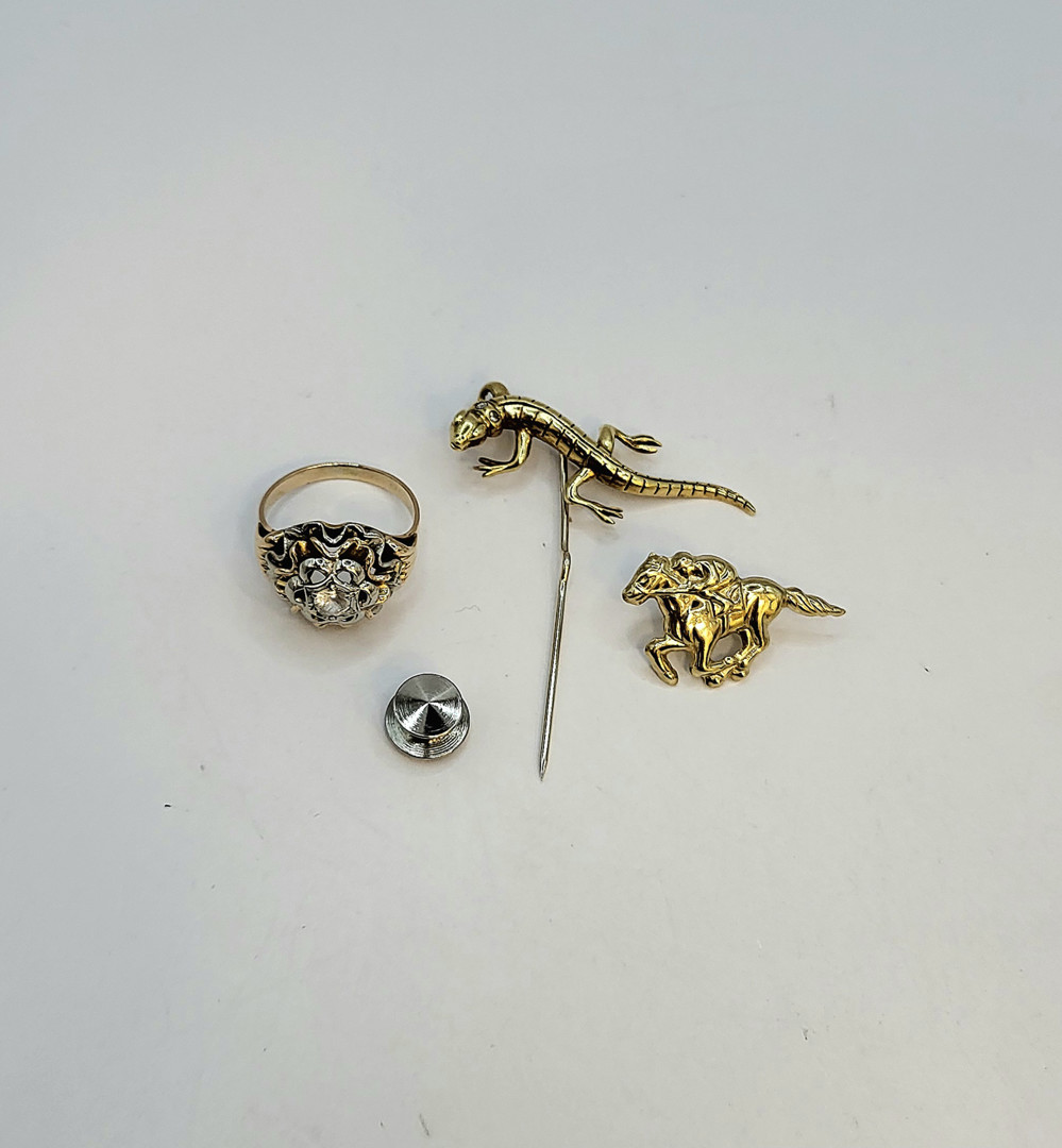 Due spille e anello in oro pietra 