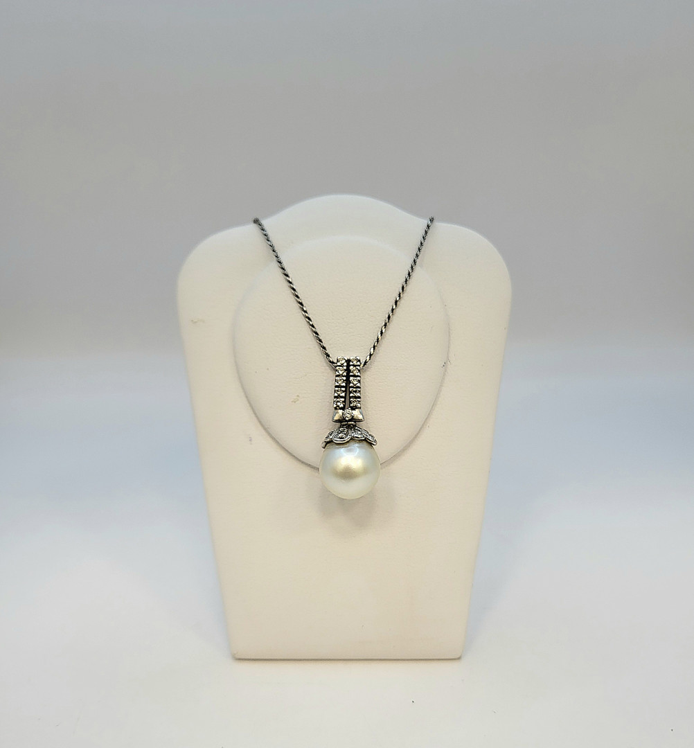 Collana e ciondolo oro diamantini perla