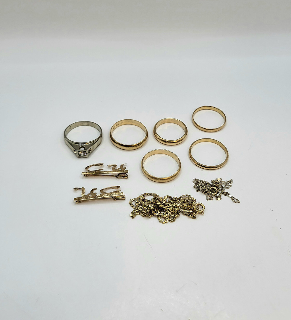 Vari oggetti oro diamantino