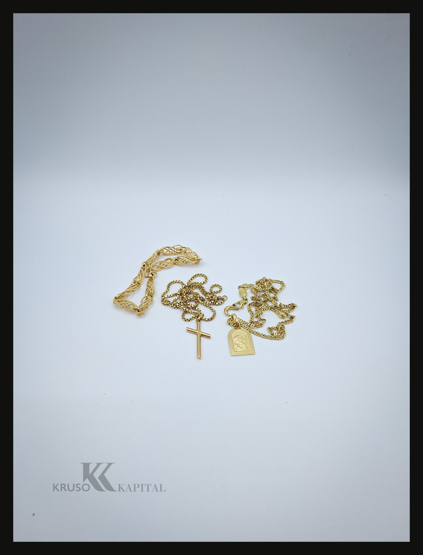 Vari oggetti in oro