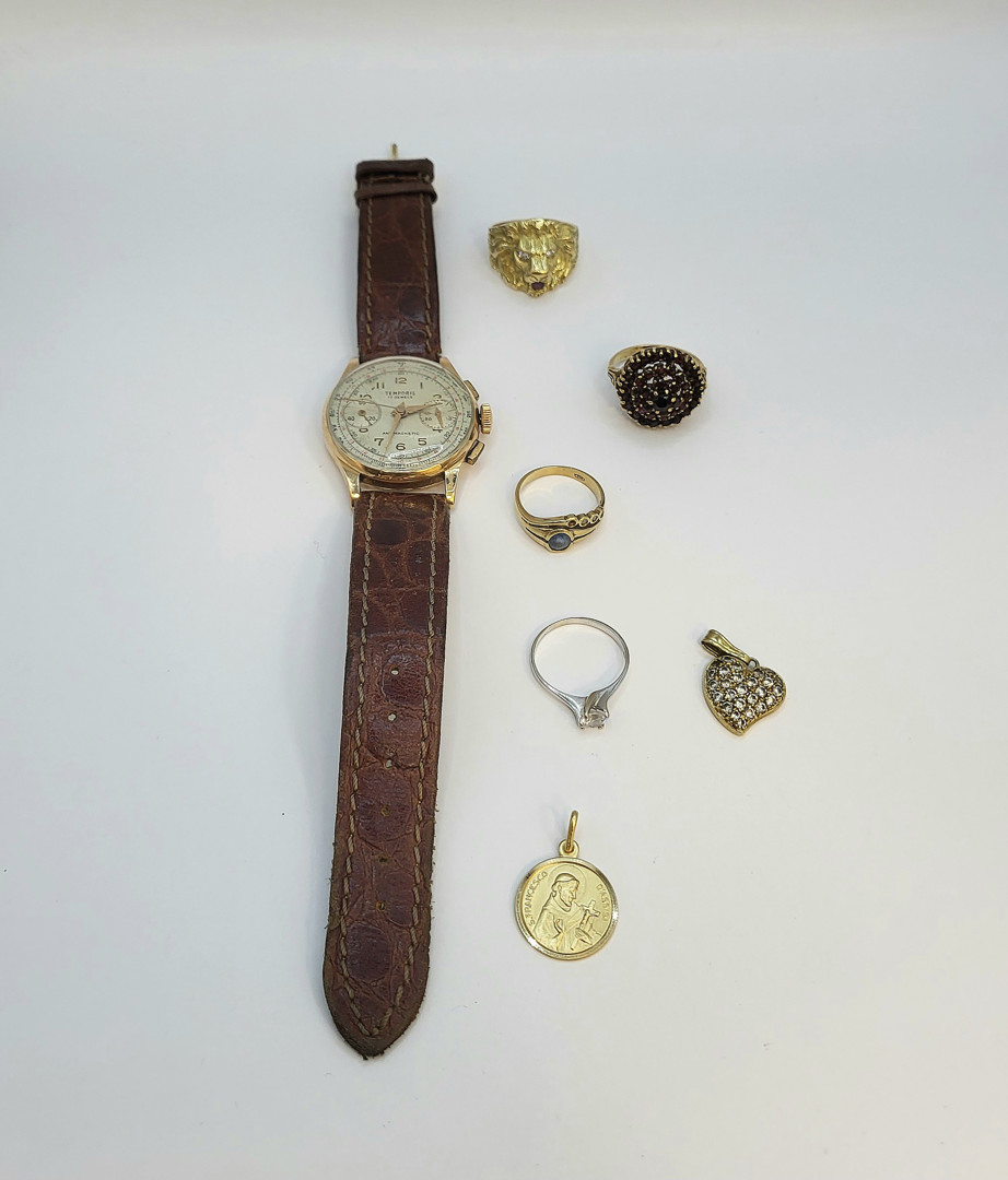 Vari oggetti oro pietre 