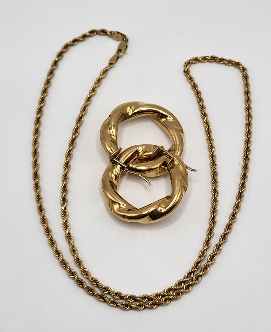 Un paio orecchini e collana oro
