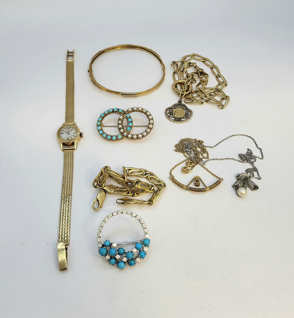 Vari oggetti oro pietre