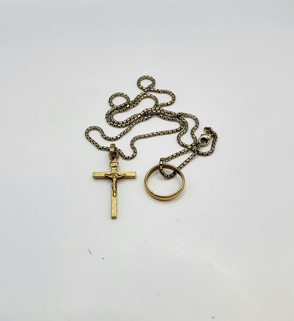 Anello collana e croce oro 