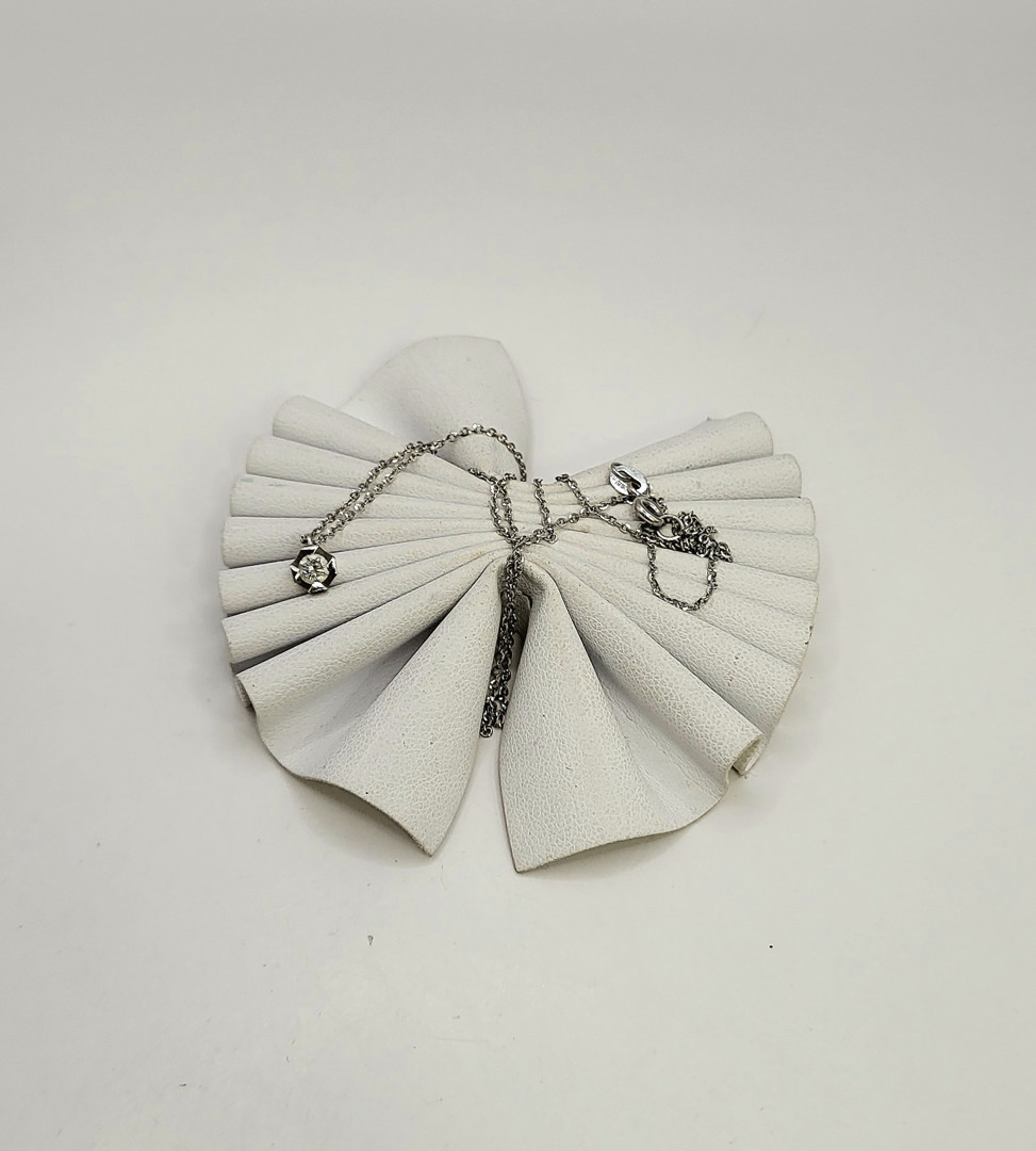 Catenina con diamantino