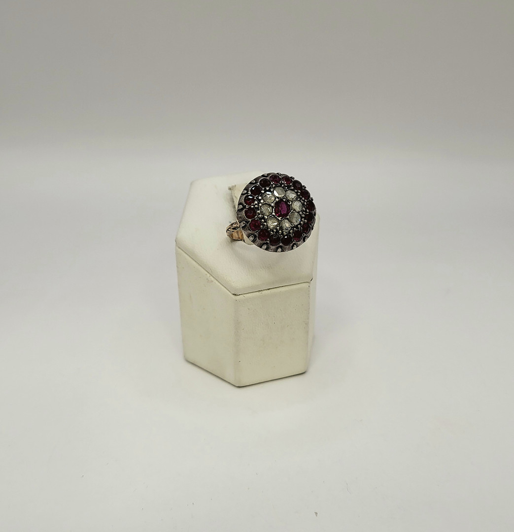 Anello oro argento pietre diamanti