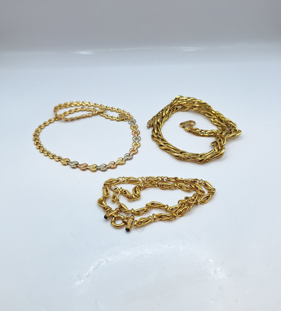 Tre collane oro pietre