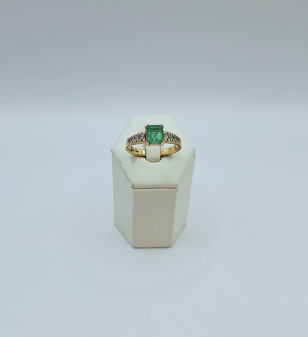 Anello oro pietra diamantini