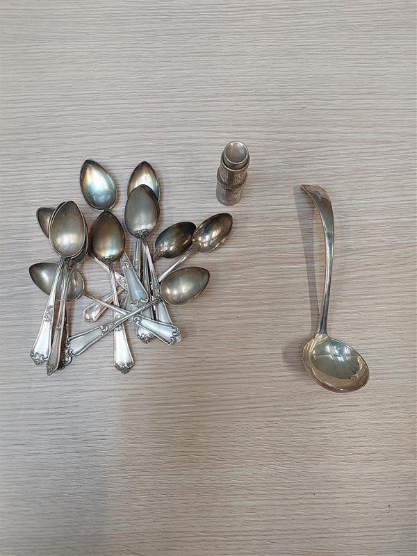 Vari oggetti argento metallo