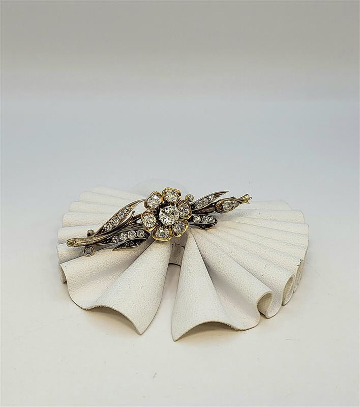 Spilla oro diamanti