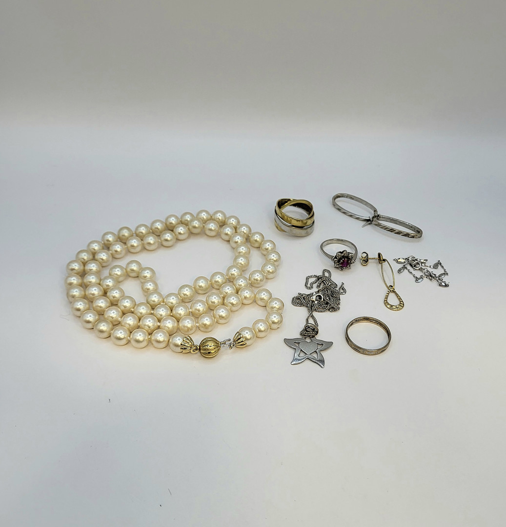 Oggetti in oro filo perle