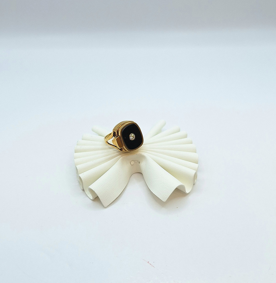 Anello con orologio Bucherer a carica manuale con pietra e diamante
