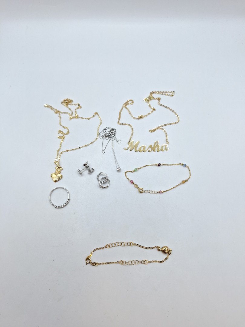 Vari oggetti in oro pietre diamantino