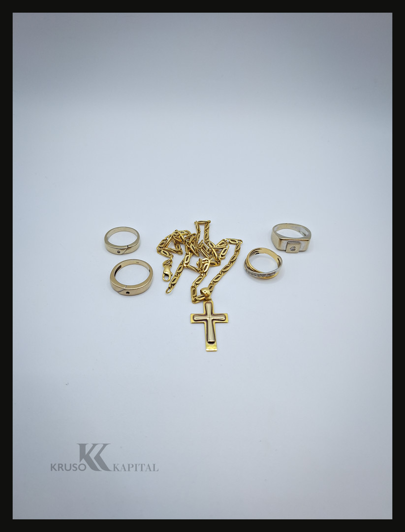 Collana ciondolo quattro anelli oro diamanti pietre