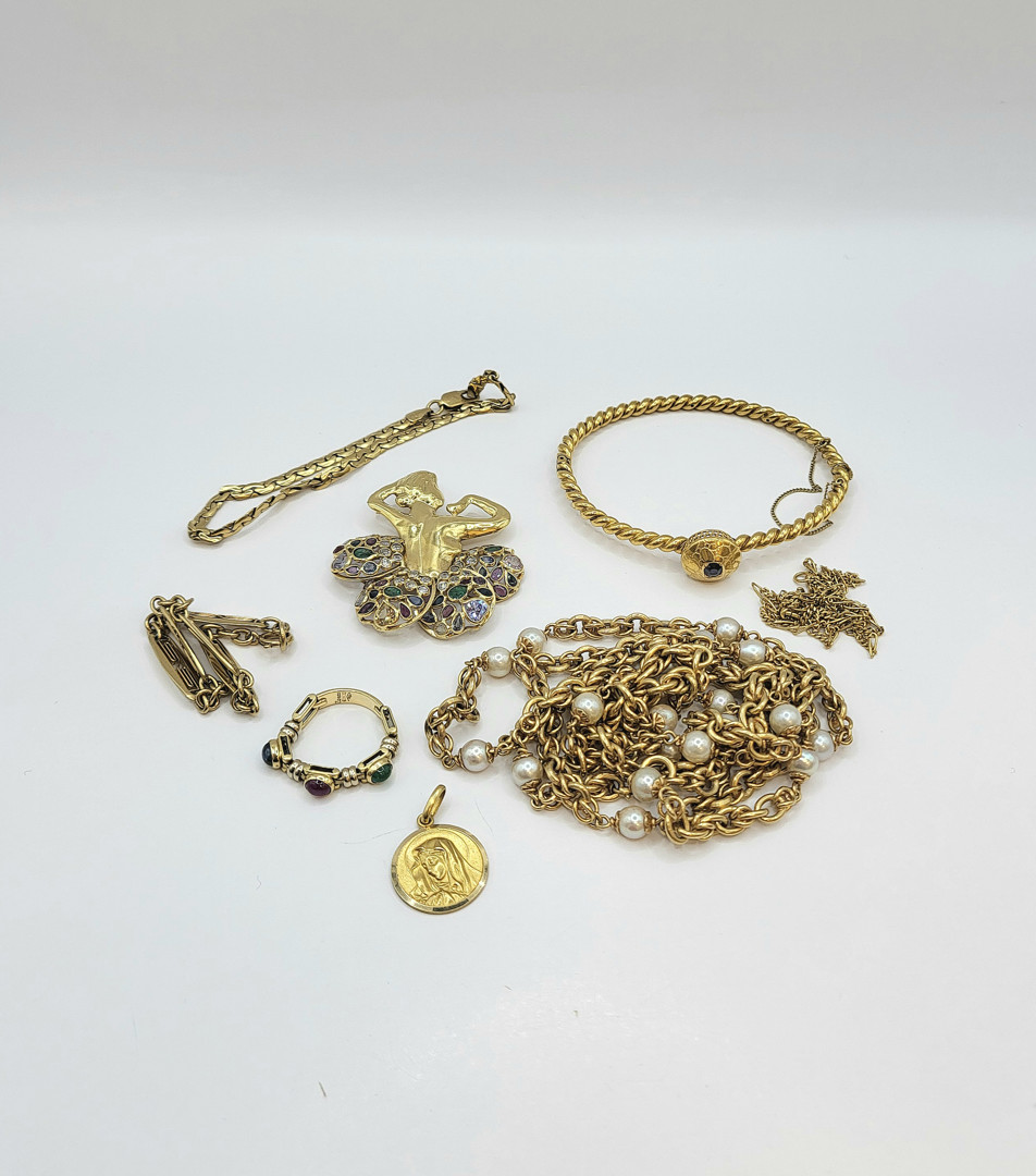 Vari oggetti oro pietre perle 