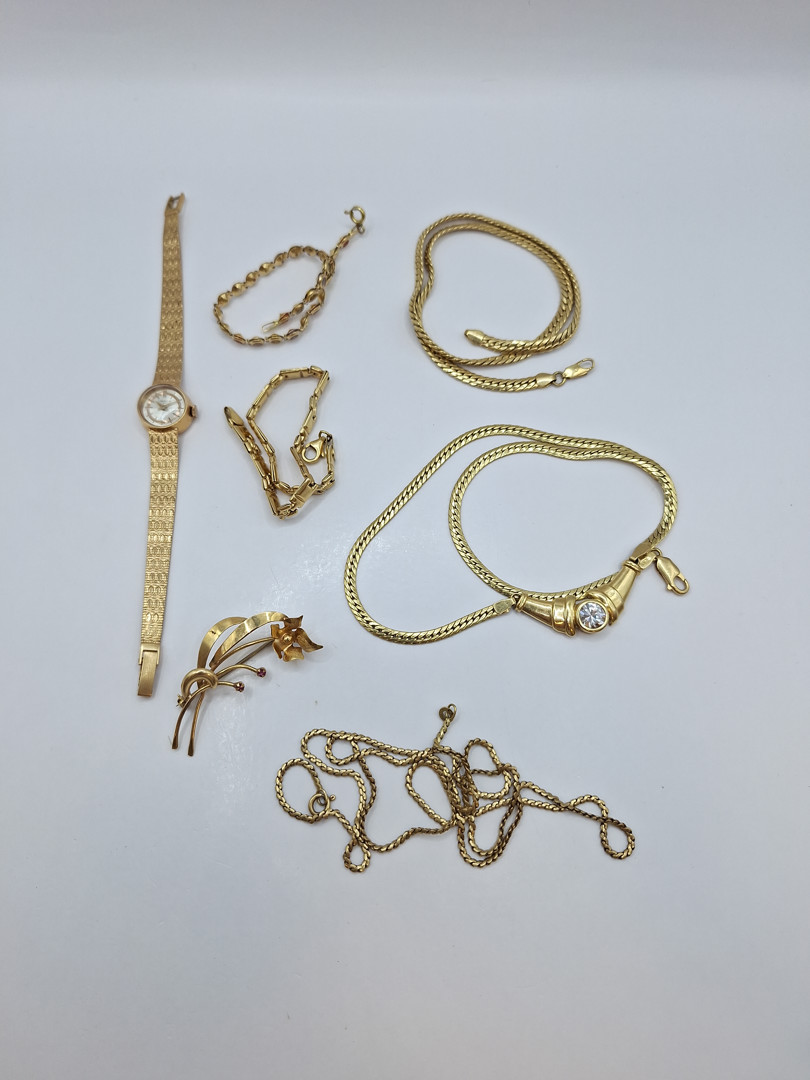 Vari oggetti in oro pietre 
