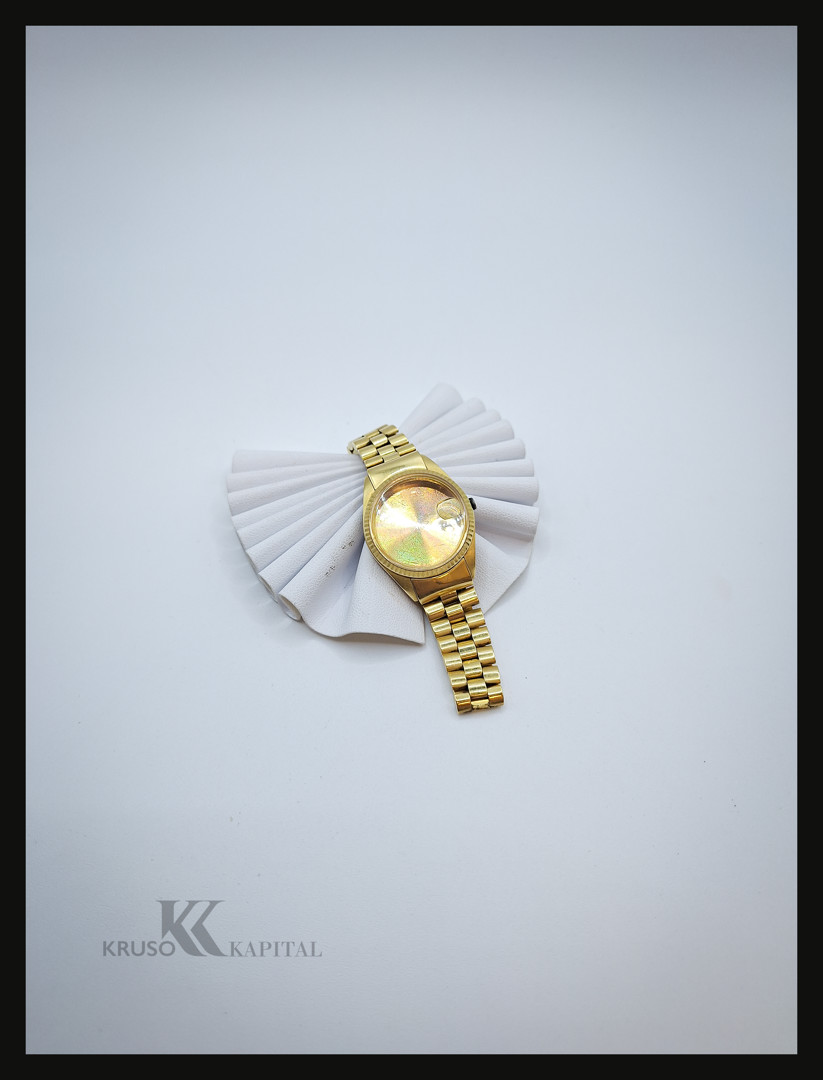 Cassa e bracciale orologio oro vetro