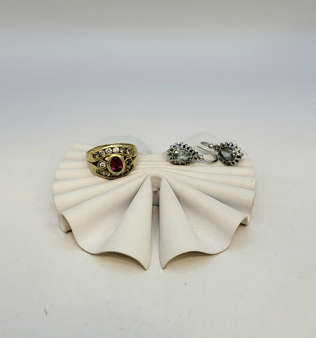 Anello e paio orecchini oro pietre