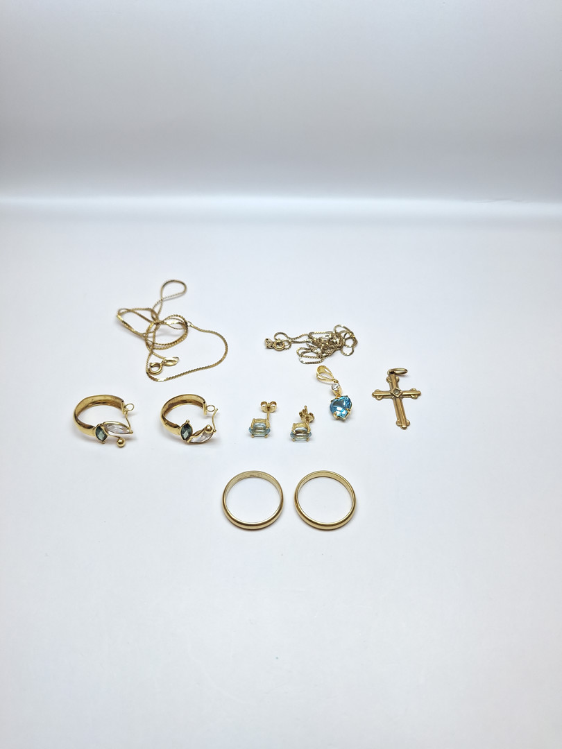 Vari oggetti in oro pietre 