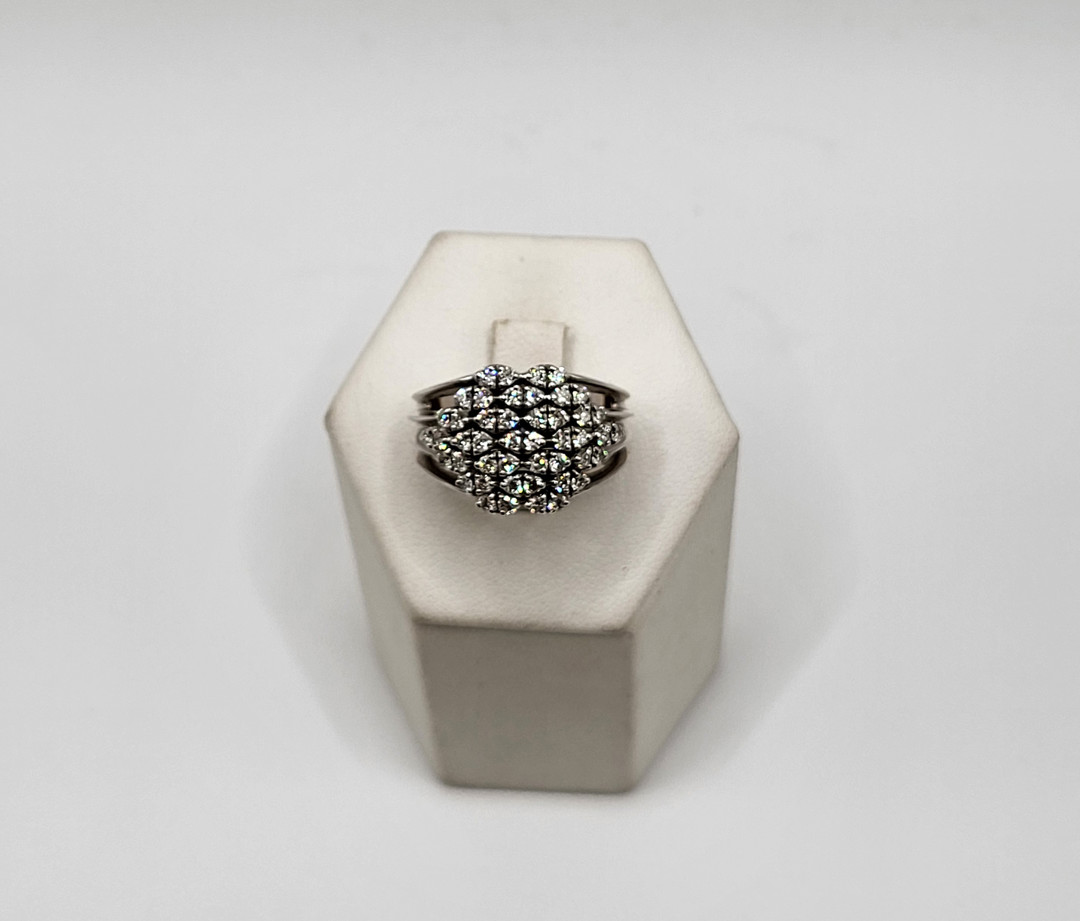 Anello a firma Salvini oro diamantini