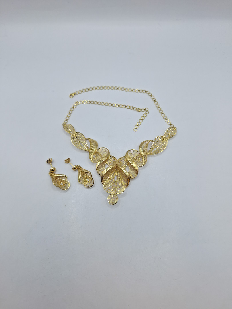 Collana e paio orecchini oro