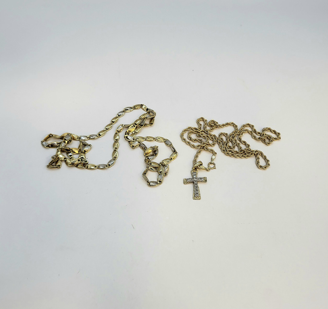 Due collane e croce oro pietre 