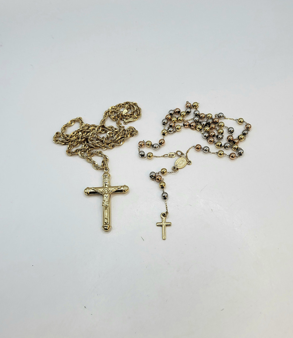 Due collane e ciondolo oro