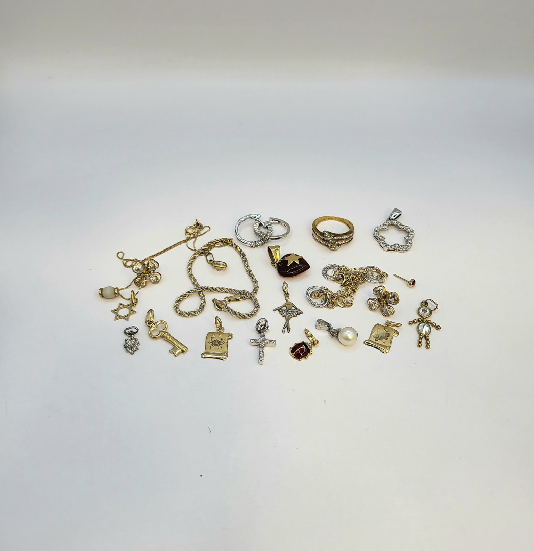 Vari oggetti oro pietre 