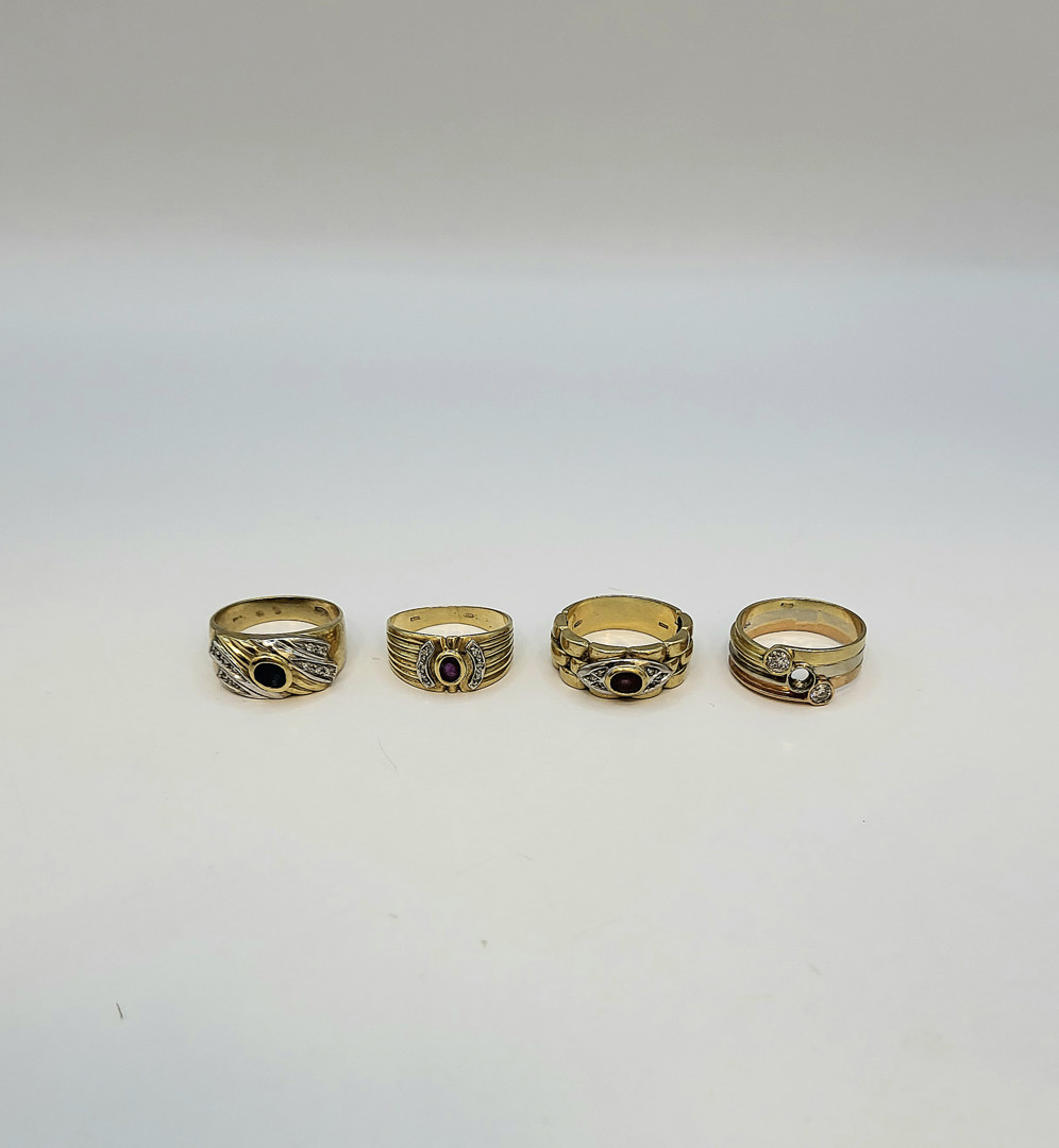 Quattro anelli oro diamantini pietre