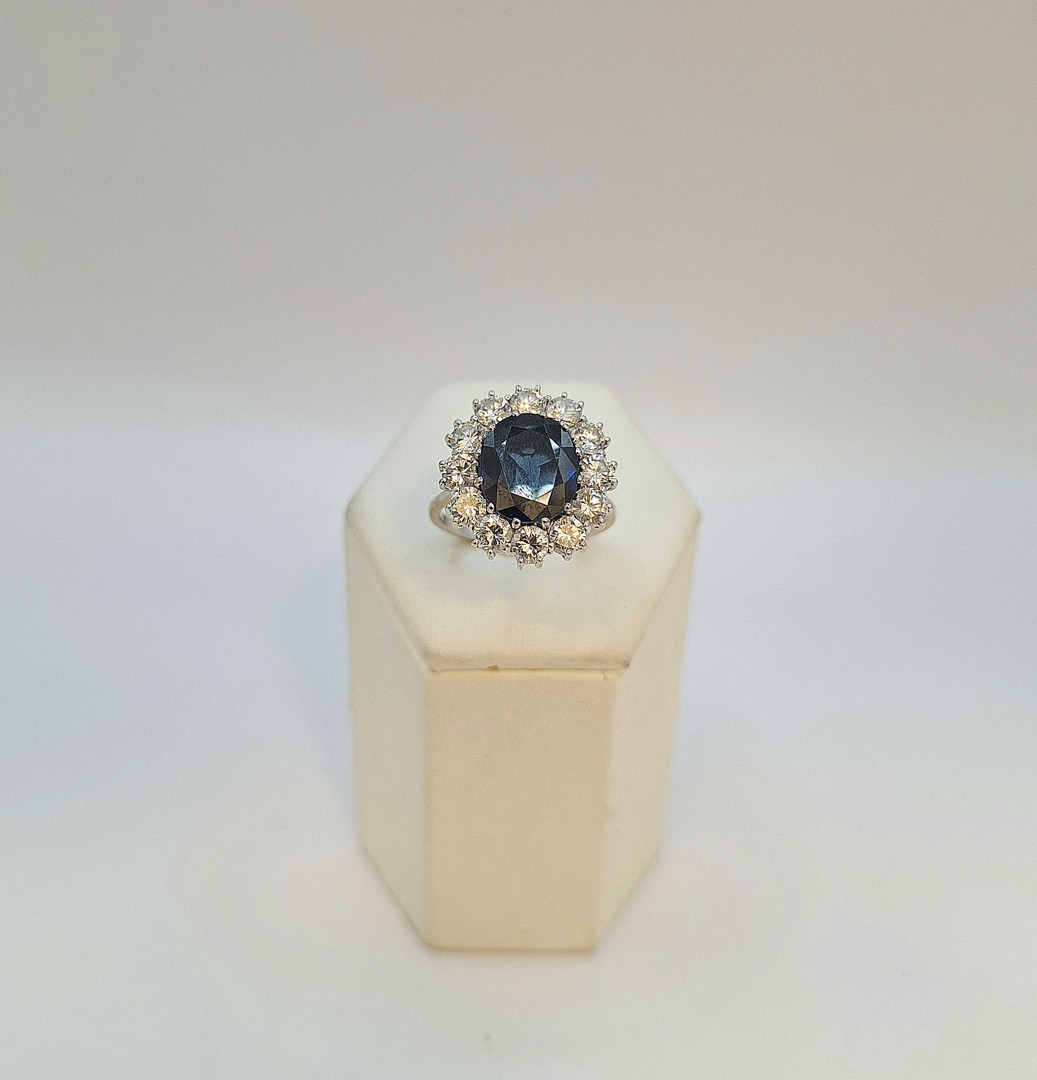 Anello oro pietra diamanti