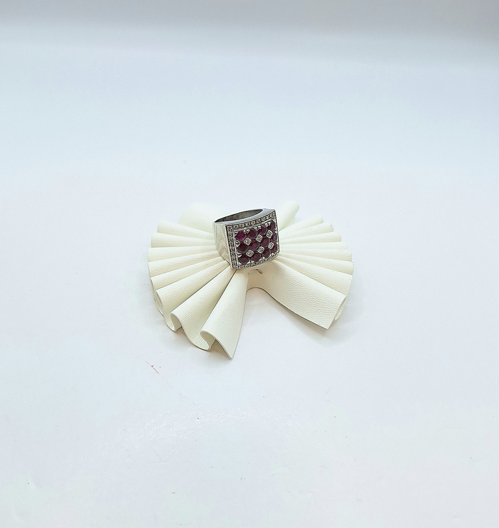 Anello oro pietre diamantini