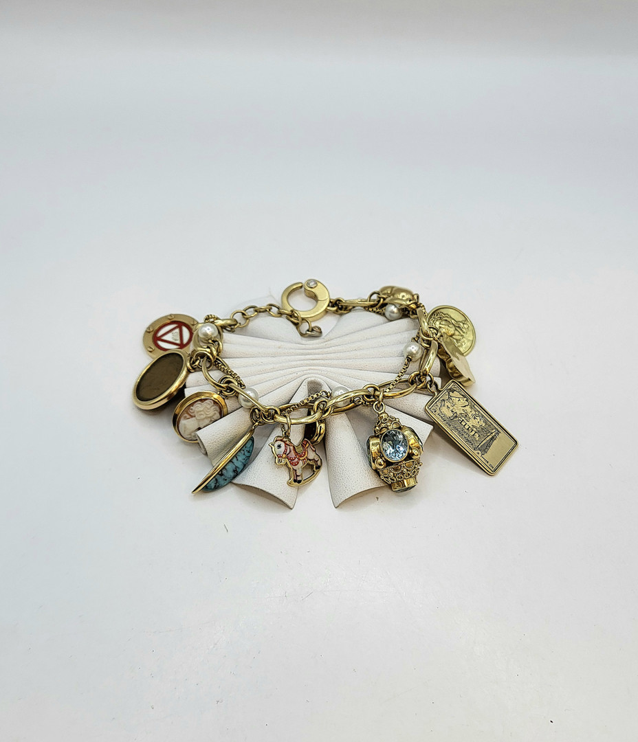 Bracciale con ciondoli oro pietre smalti metallo